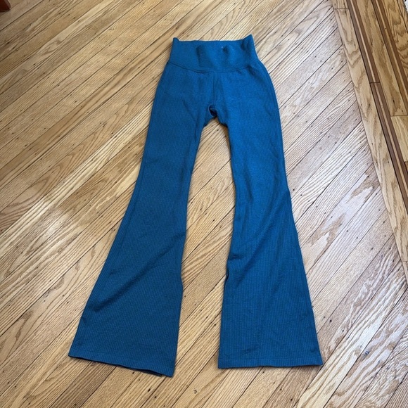 Joy Lab Blue Lagoon Ribbed Flexible Knit Flared Leg Leggings size small - Picture 2 of 8
